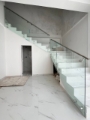 Escaleras con Pasamanos y Vidrio Templado
