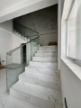 Escaleras con Vidrio de Seguridad y Pasamanos en Acero Inoxidable